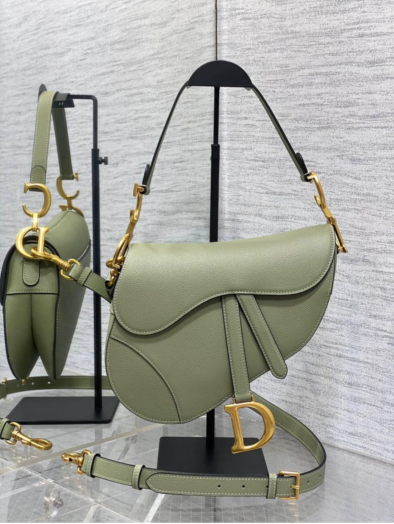 D saddle with strap image 2