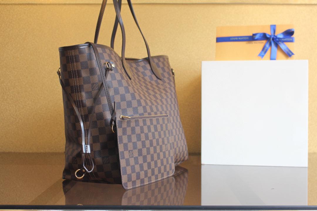 LV Tote image 2