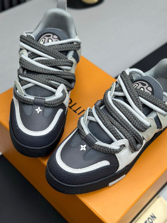 L sneakers image 0