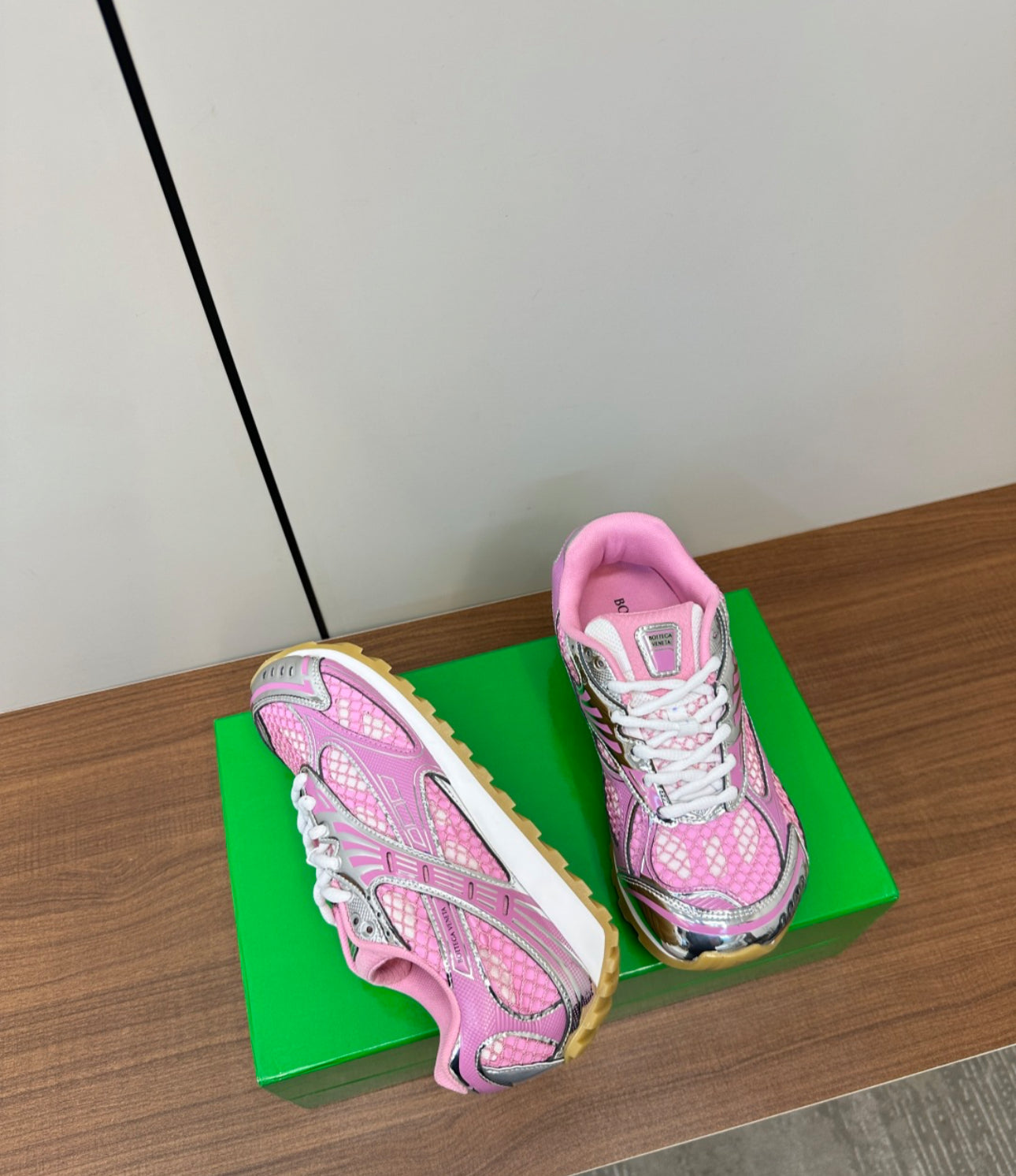 Bot Sneakers