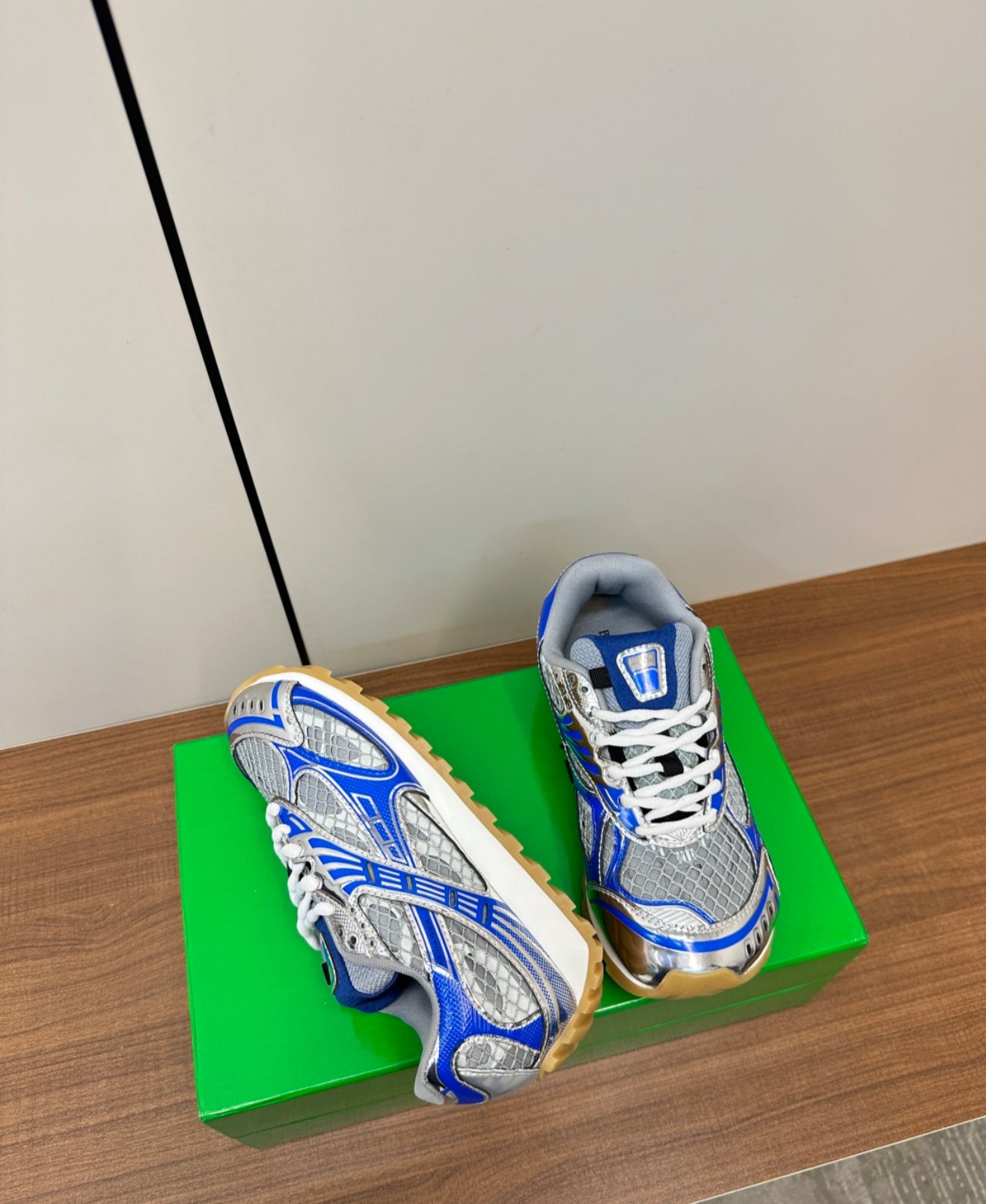 Bot Sneakers