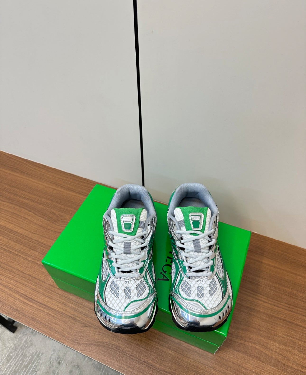 Bot Sneakers