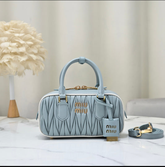 M women's bag image 0